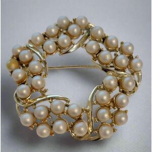 Vintage RSK Simulated Pearl brooch